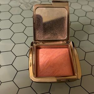 Hourglass blush